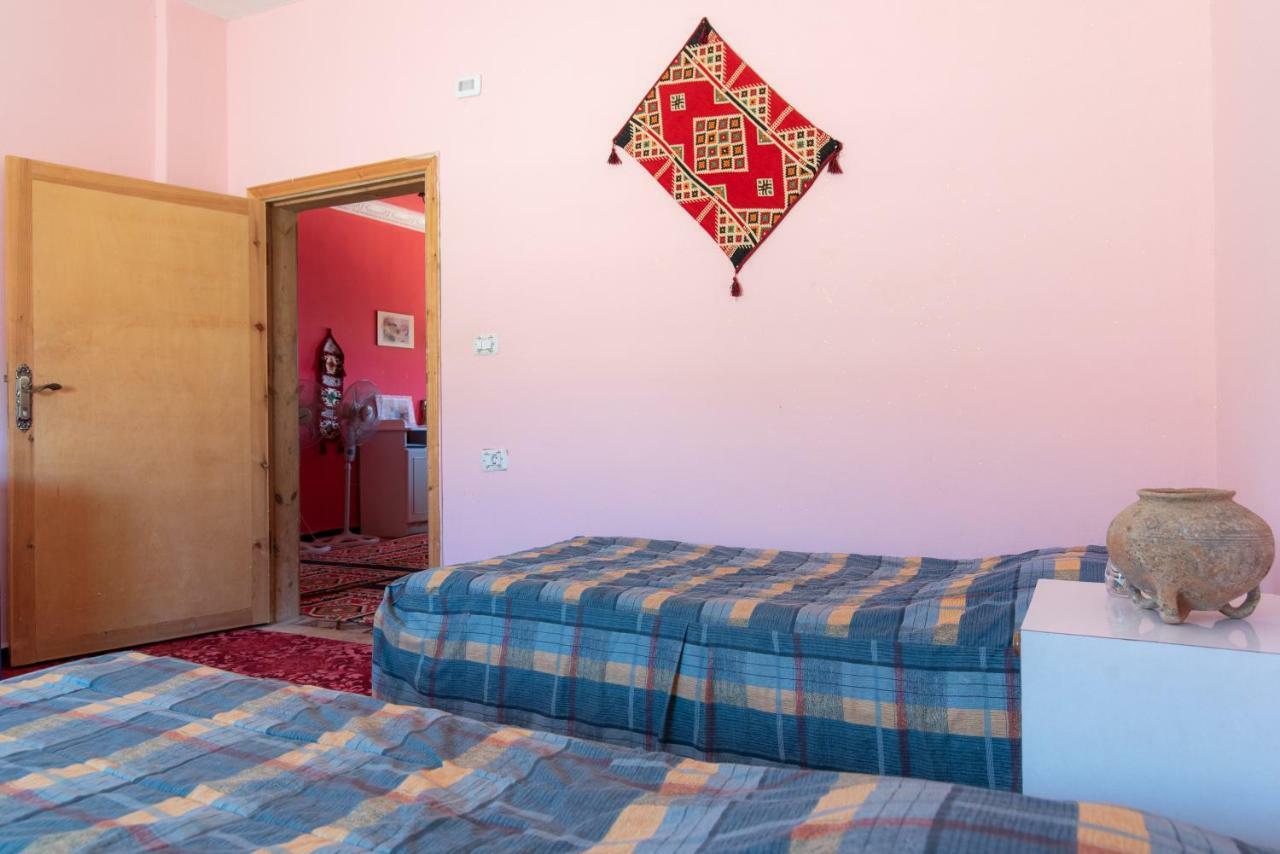 Bedouin Pink Ecohouse Bed and Breakfast Wadi Musa Exterior foto